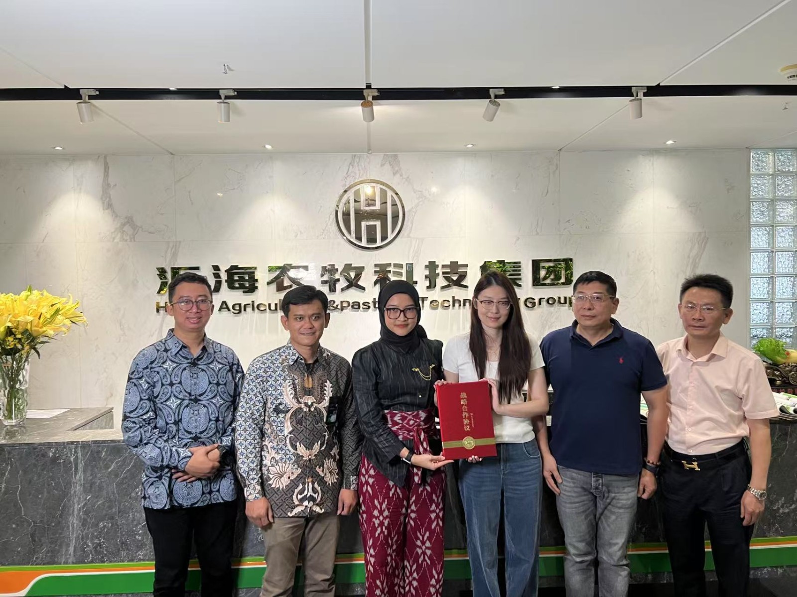 印尼泗水工业园代表团来访人生就是博签约